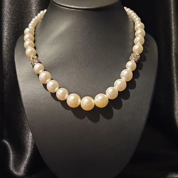 Estate Faux Pearl with Rhinestone Silver Accents Necklace - Picture 1 of 4